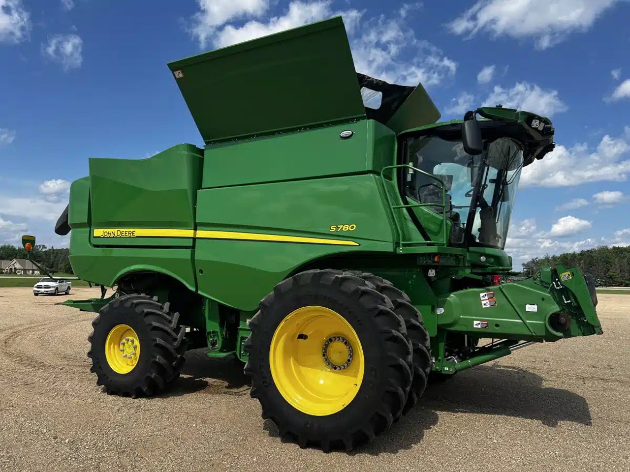 2023 John Deere S780 Batteuse