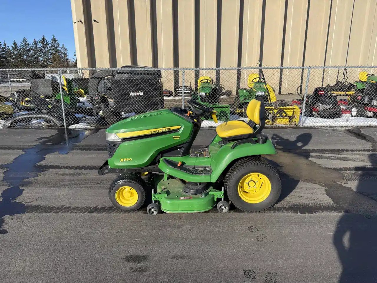 2020 John Deere X580 Tracteur à pelouse