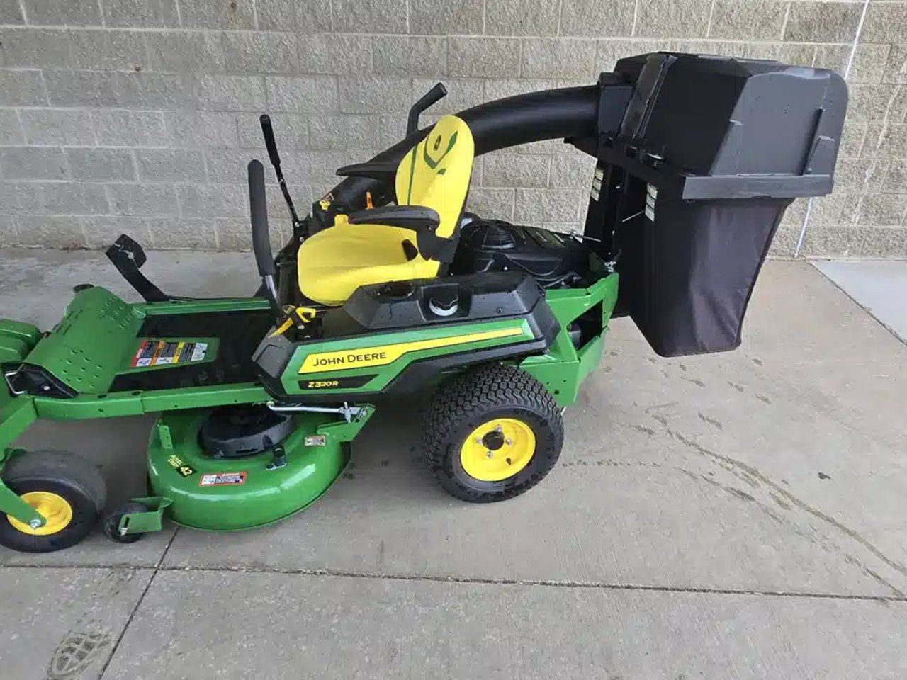 2024 John Deere Z320R Tondeuse à rayon de braquage zéro