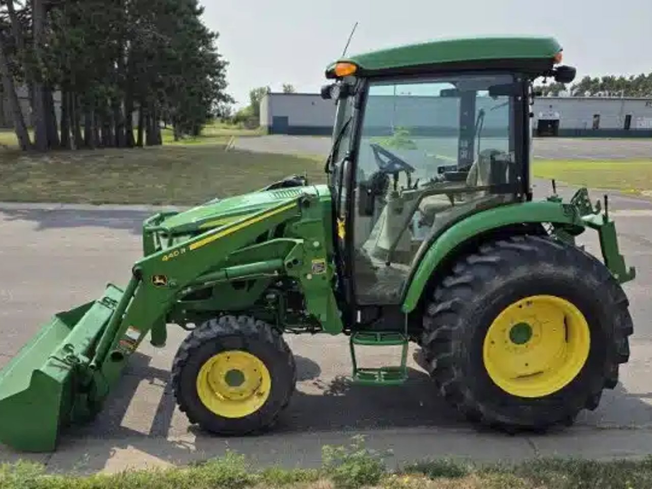 2023 John Deere 4052R Tracteur