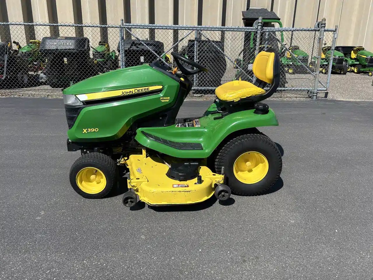 2016 John Deere X390 Tracteur à pelouse
