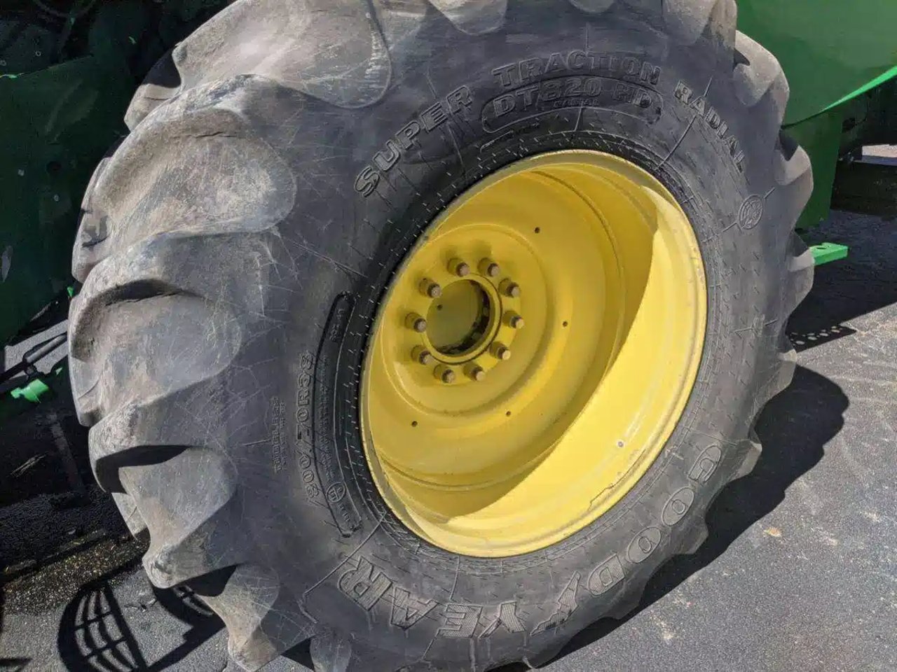 Goodyear 800/70R38 Pneus et roues