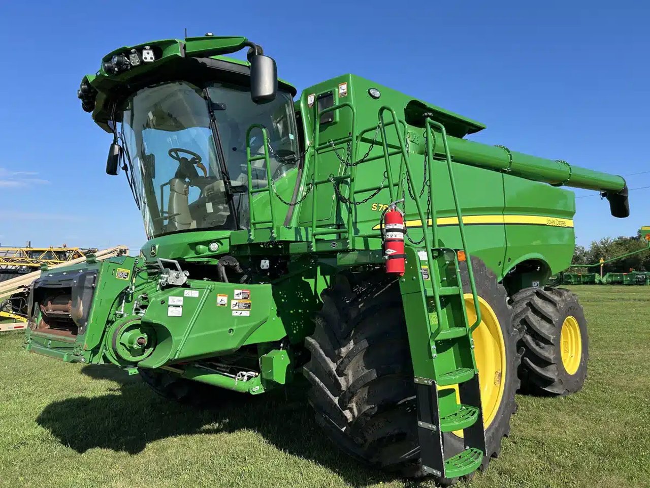 2023 John Deere S780 Batteuse