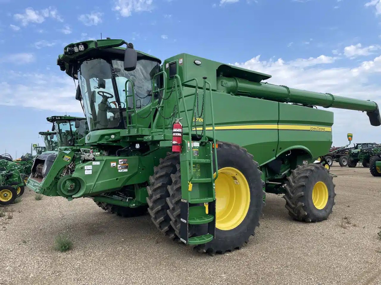 2023 John Deere S780 Batteuse