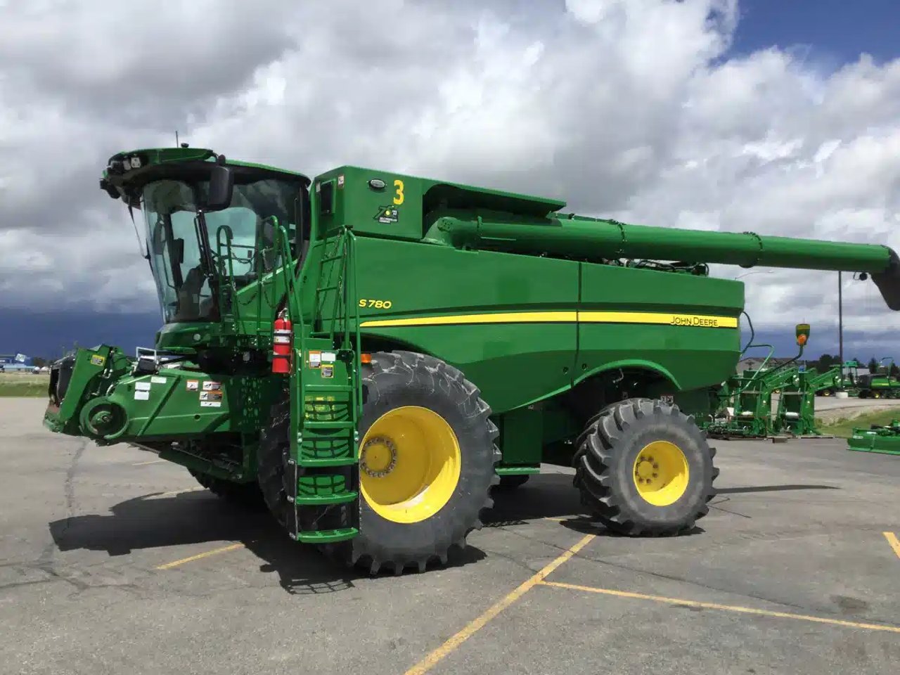 2022 John Deere S780 Batteuse