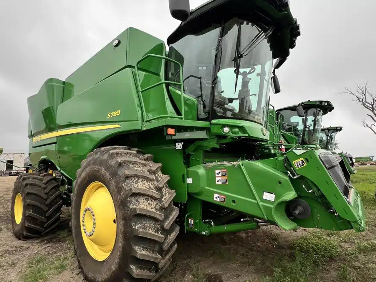 2024 John Deere S780 Batteuse