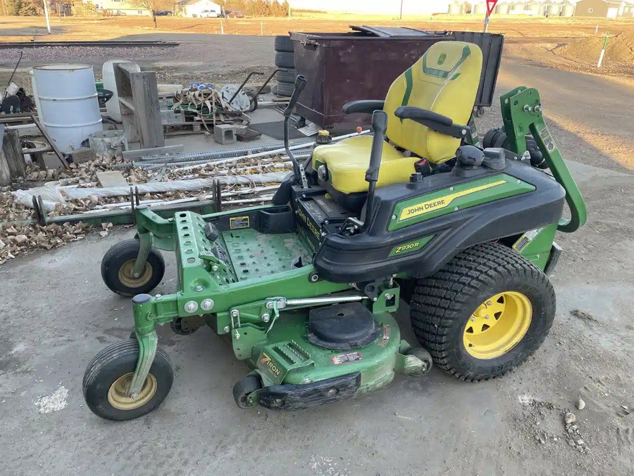 2023 John Deere Z930R Tondeuse à rayon de braquage zéro