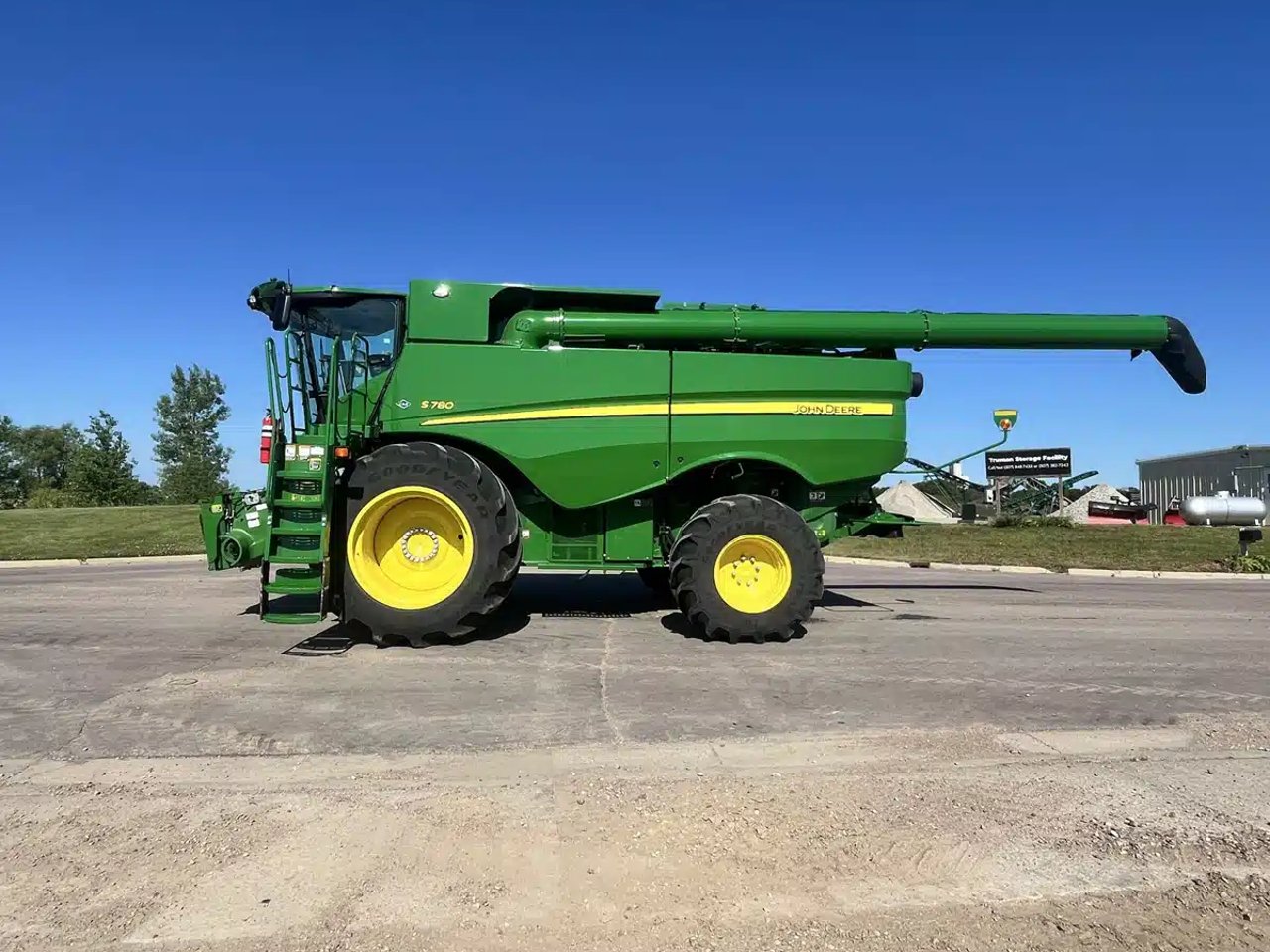 2023 John Deere S780 Batteuse