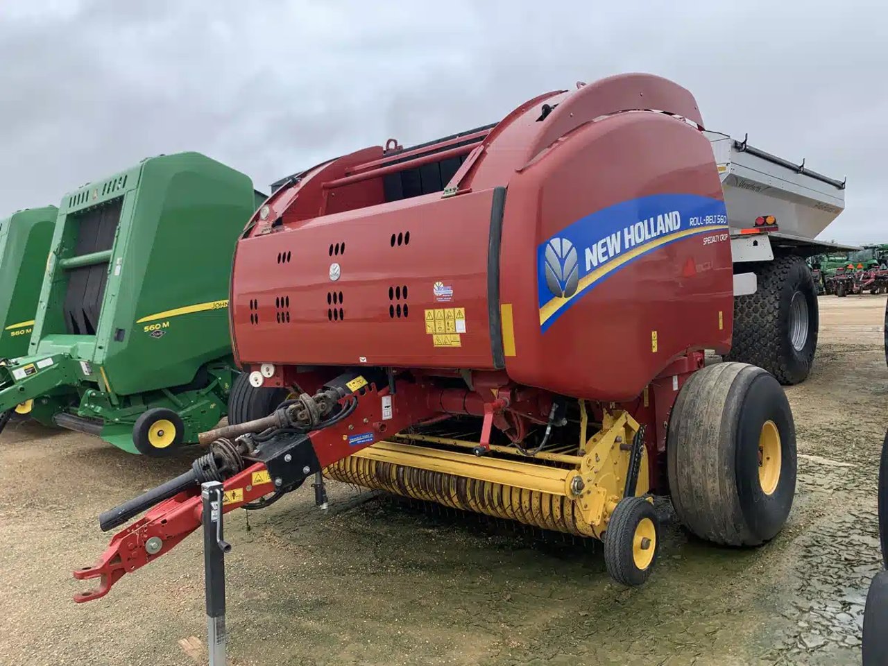 2014 New Holland ROLL-BELT 560 Presse à Balle Ronde