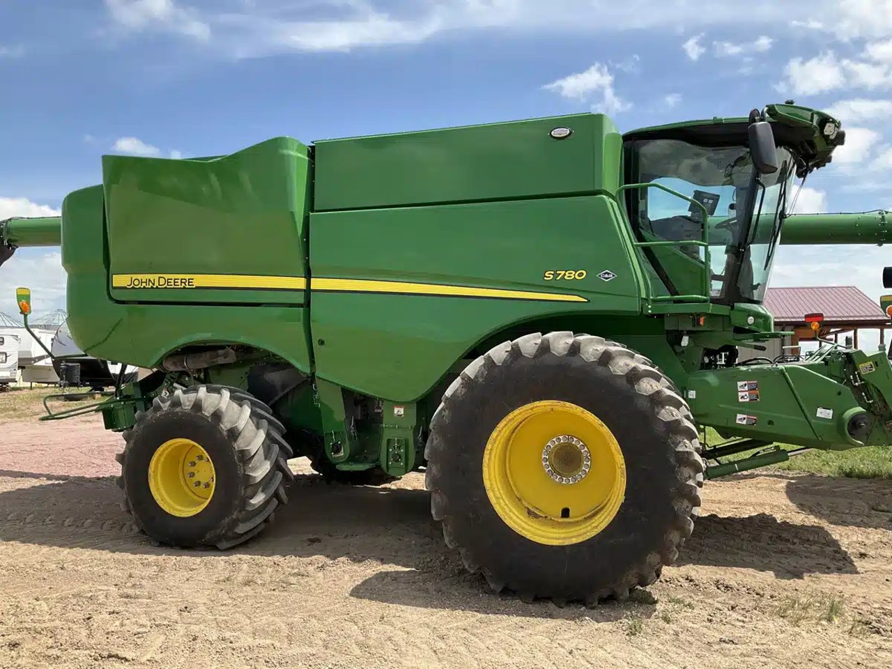 2024 John Deere S780 Batteuse