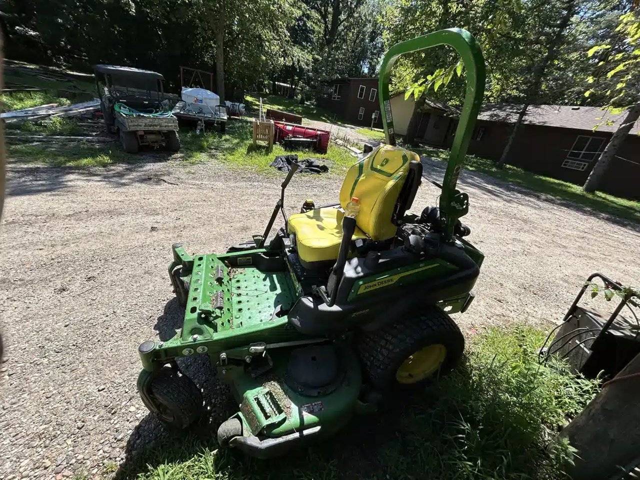 2025 John Deere Z955R Tondeuse à rayon de braquage zéro