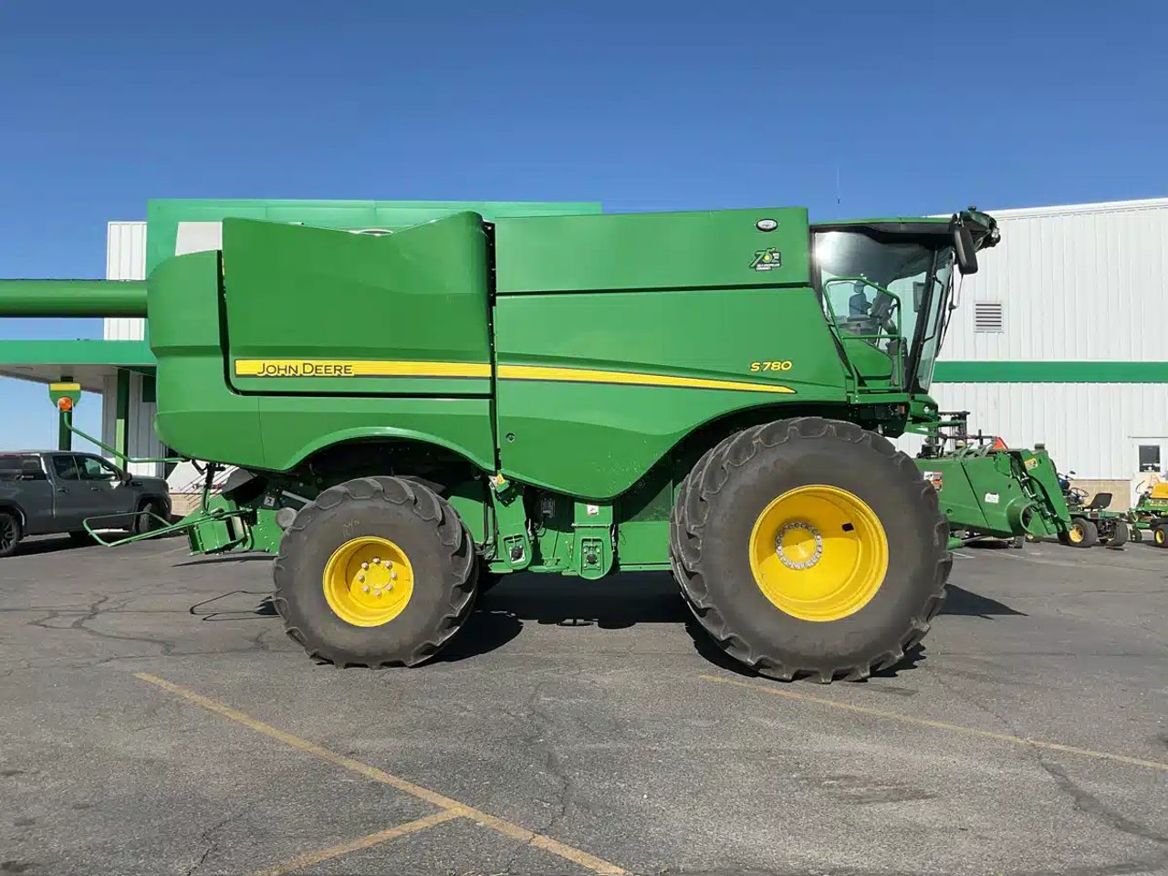 2022 John Deere S780 Batteuse