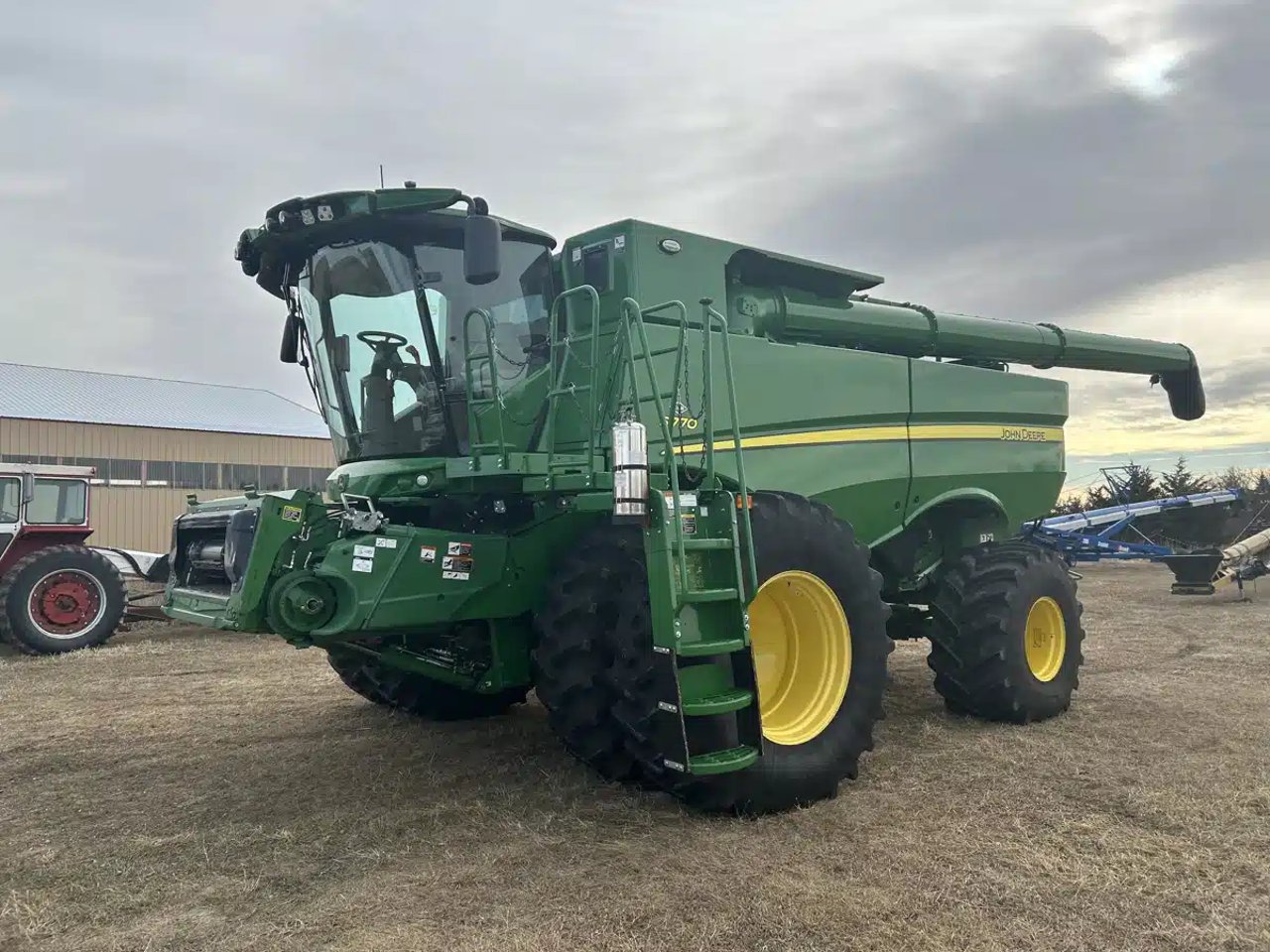 2023 John Deere S770 Batteuse