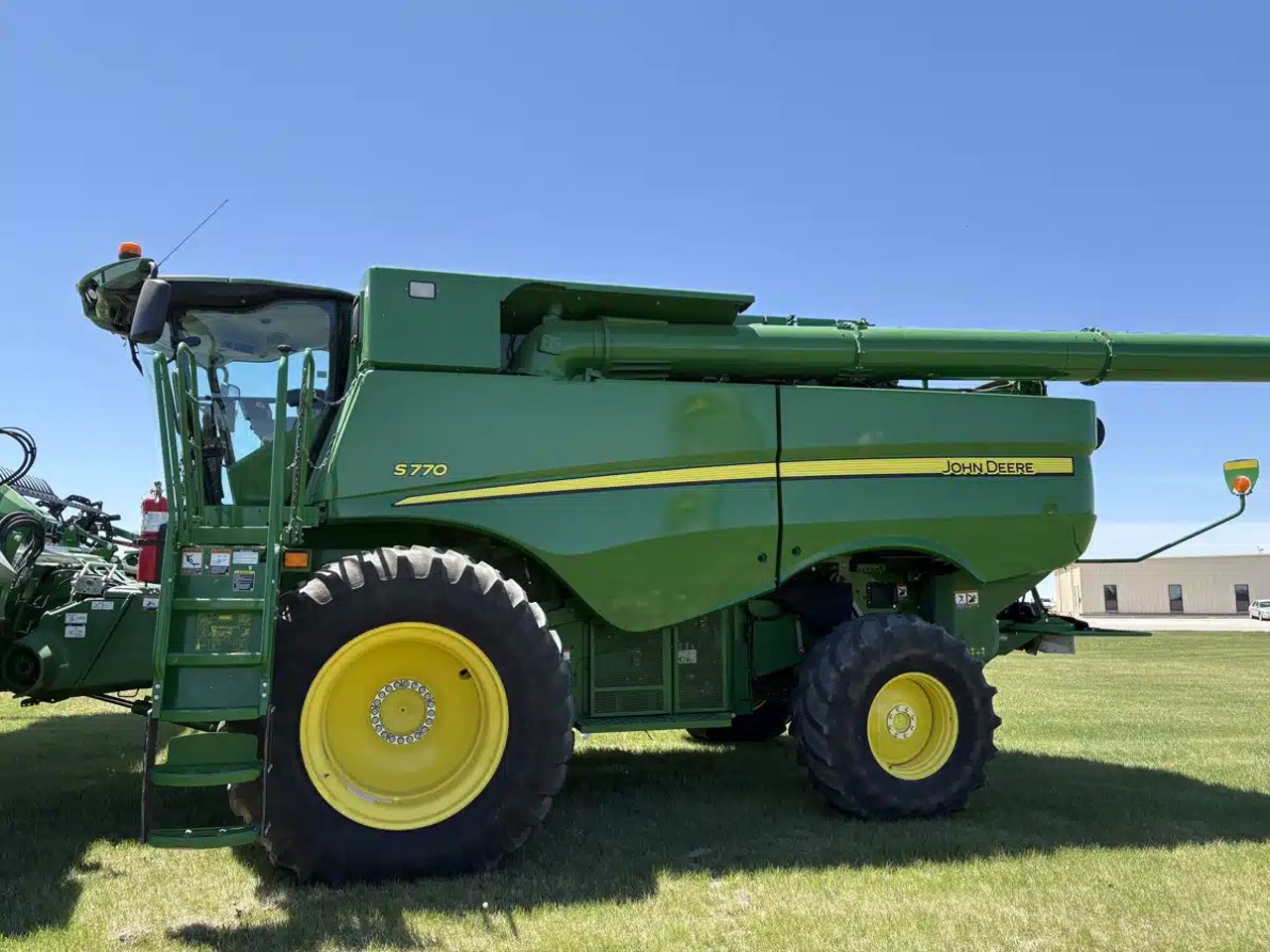 2020 John Deere S770 Batteuse