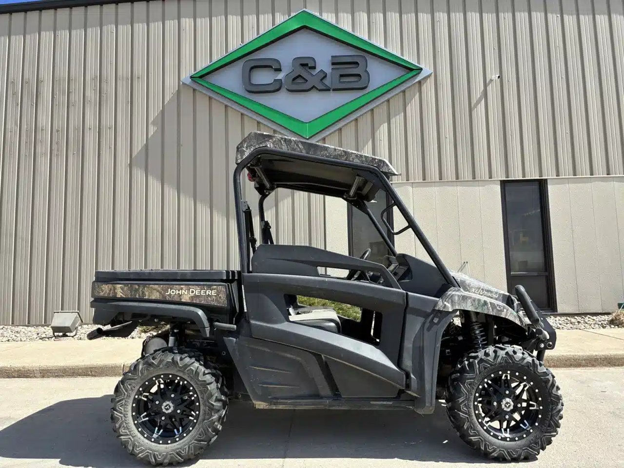 2022 John Deere XUV 590M VTT