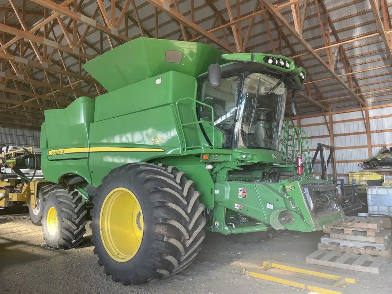 2021 John Deere S780 Batteuse