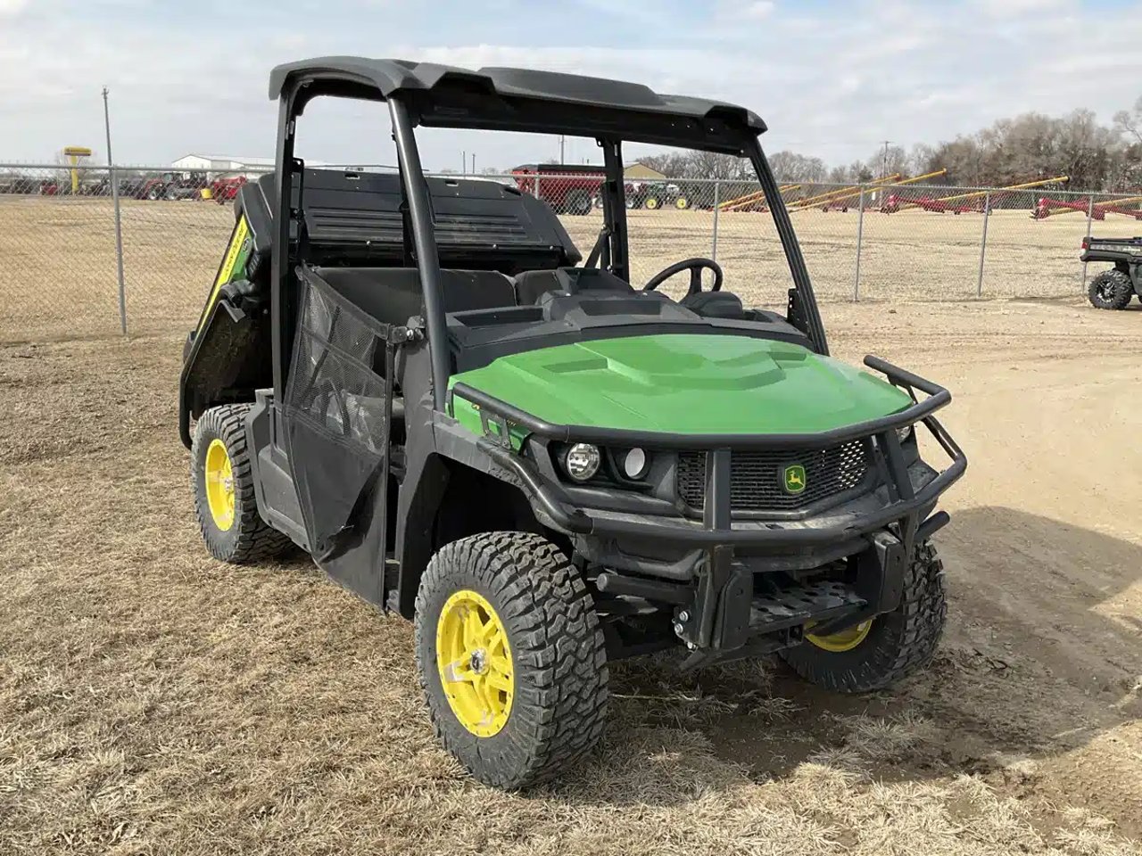 2023 John Deere XUV865M Diesel Véhicule utilitaire