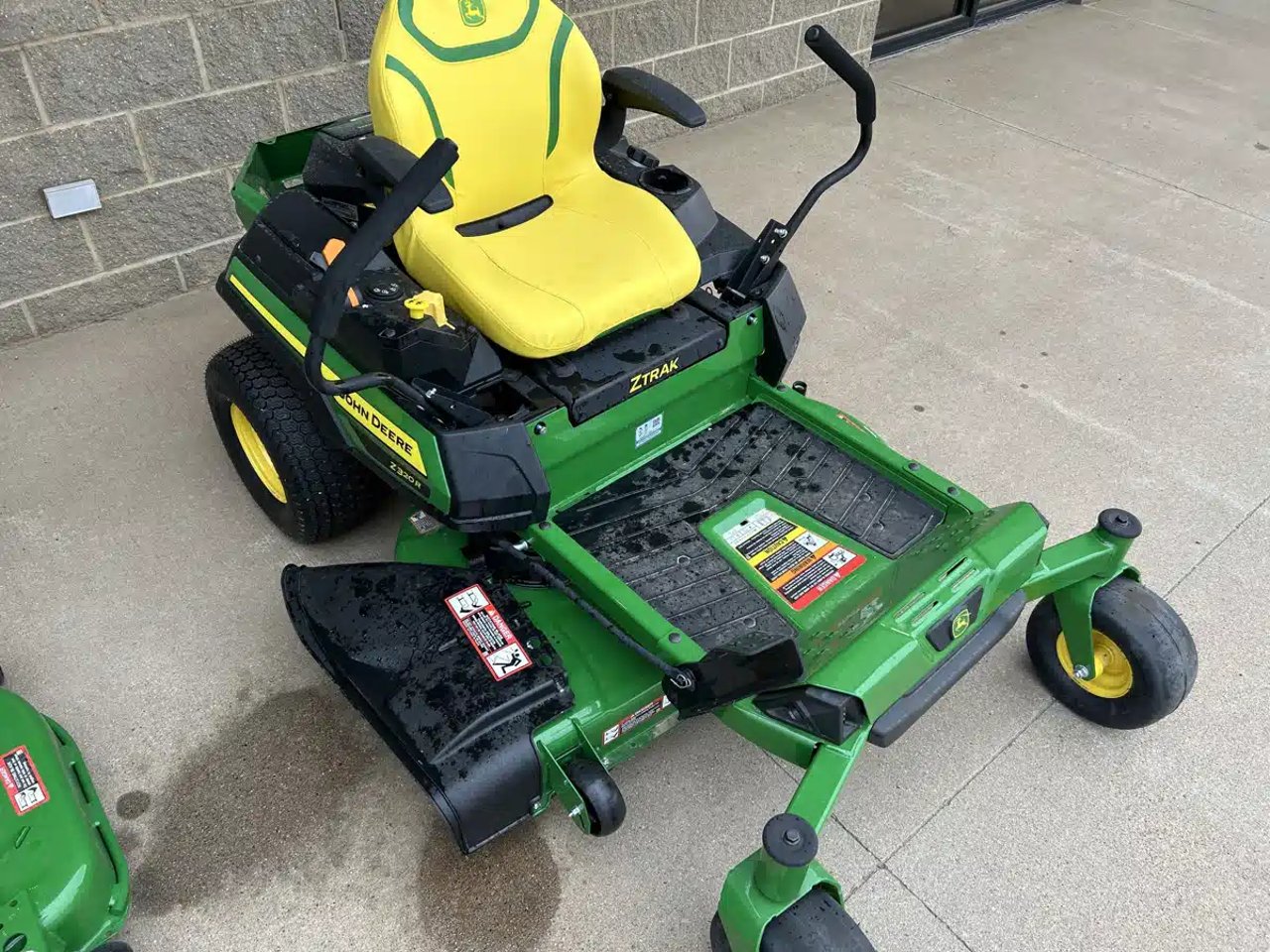2026 John Deere X330 Tracteur à pelouse