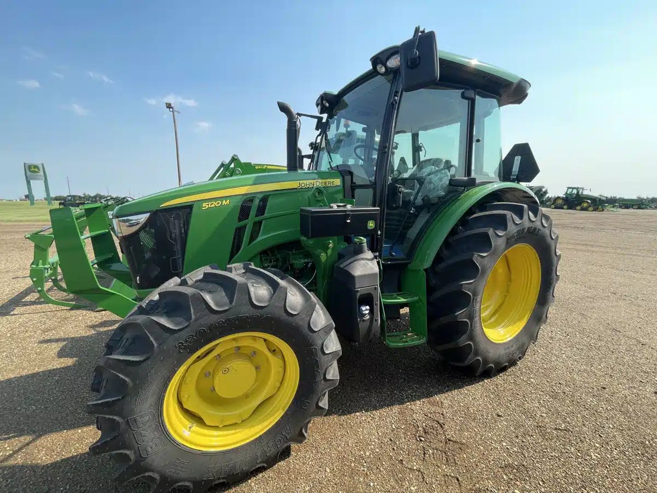 2025 John Deere 5120M Tracteur