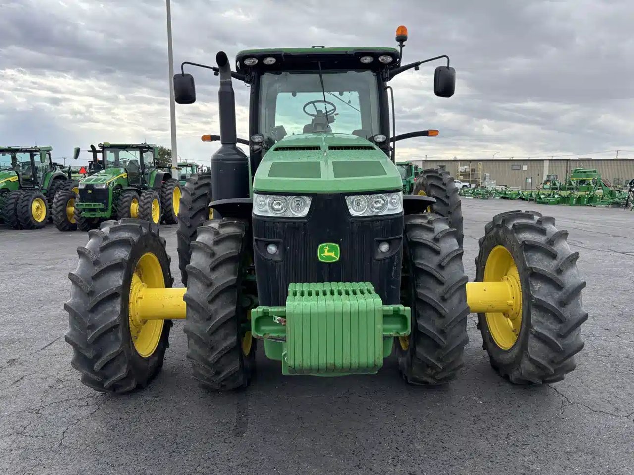 2013 John Deere 8235R Tracteur