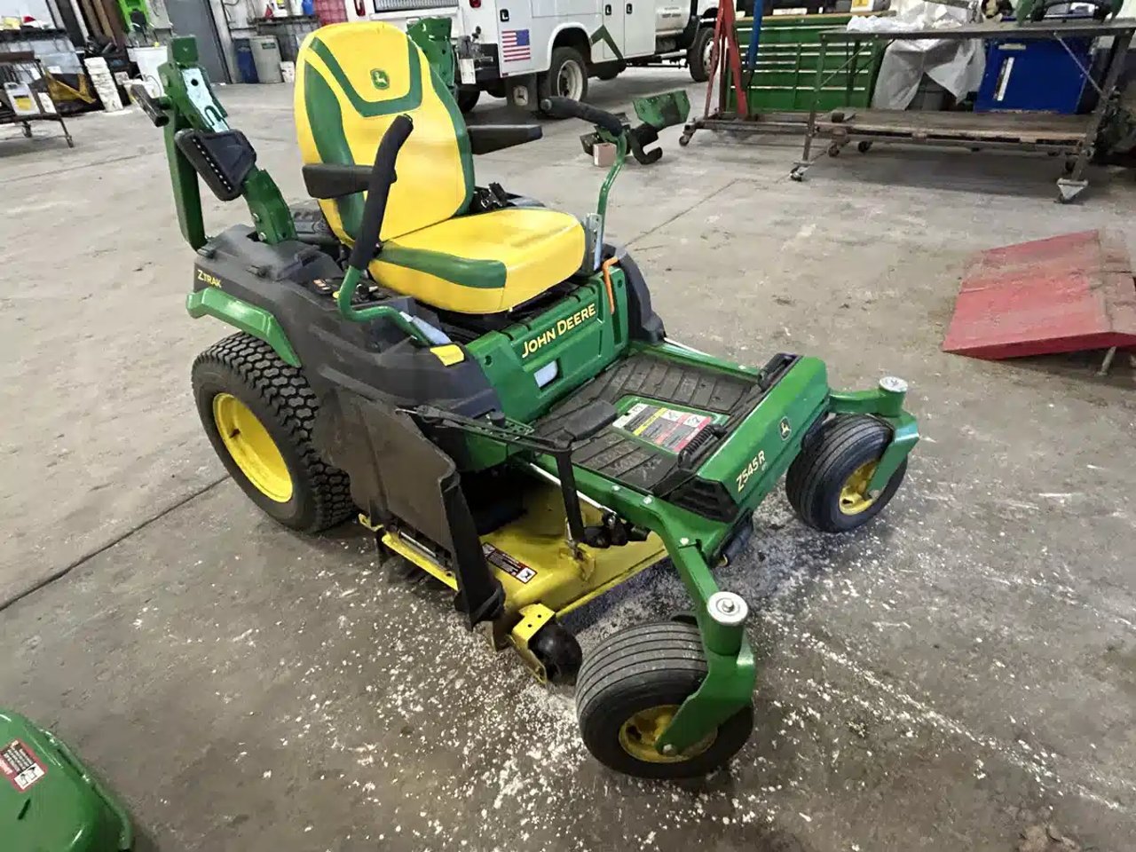 2022 John Deere Z545R Tondeuse à rayon de braquage zéro