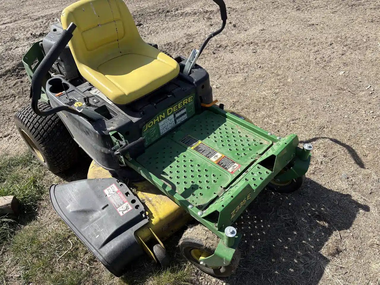 2017 John Deere Z335E Tondeuse à rayon de braquage zéro