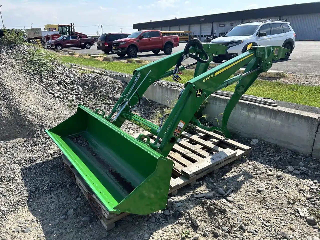 2024 John Deere 440R Nez - Toile/Tapis