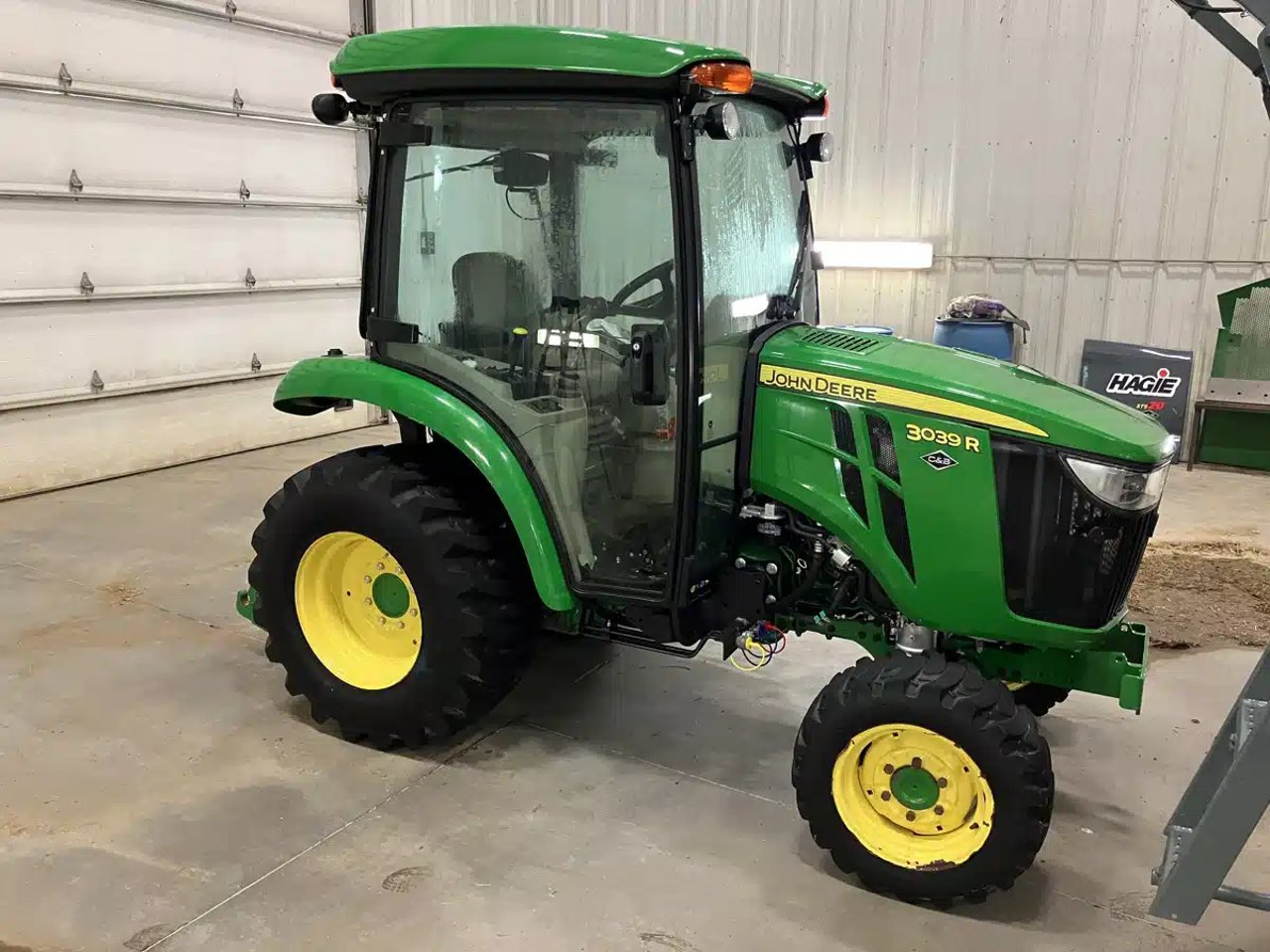 2022 John Deere 3039R Tracteur