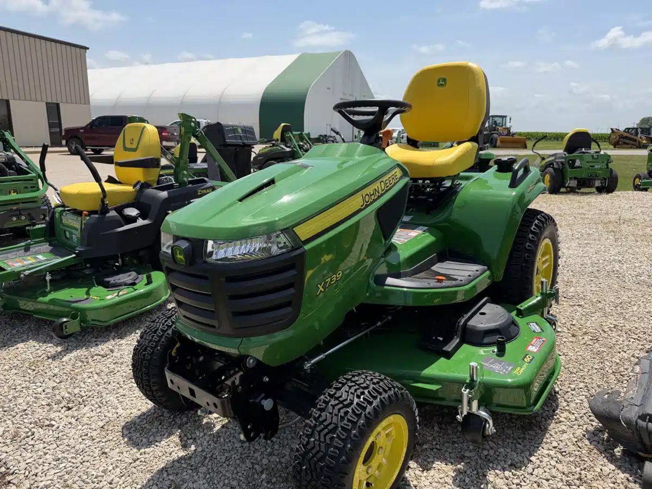 2026 John Deere X739 Tracteur à pelouse