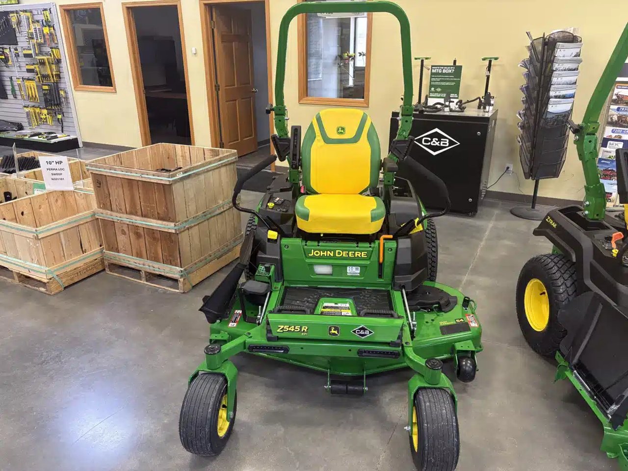 2026 John Deere Z545R Tondeuse à rayon de braquage zéro