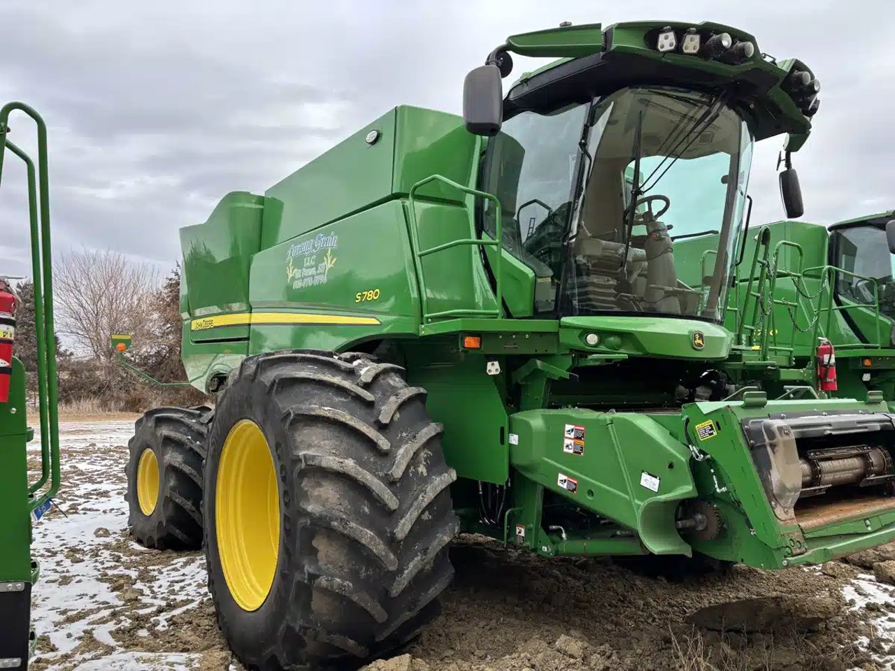 2023 John Deere S780 Batteuse