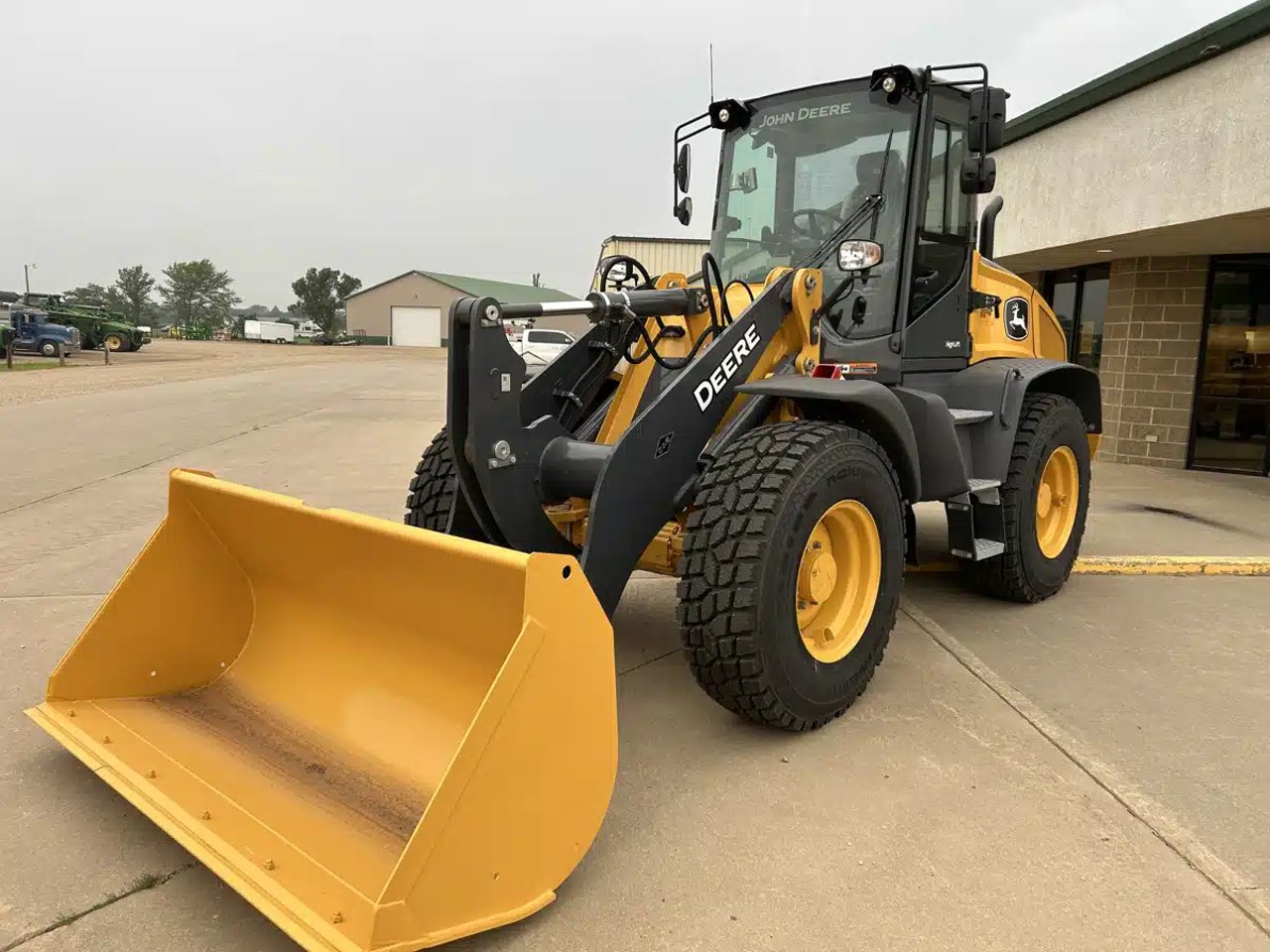 2026 John Deere 344P Tracteur avec chargeur