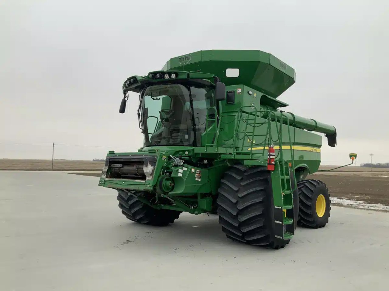 2022 John Deere S780 Batteuse