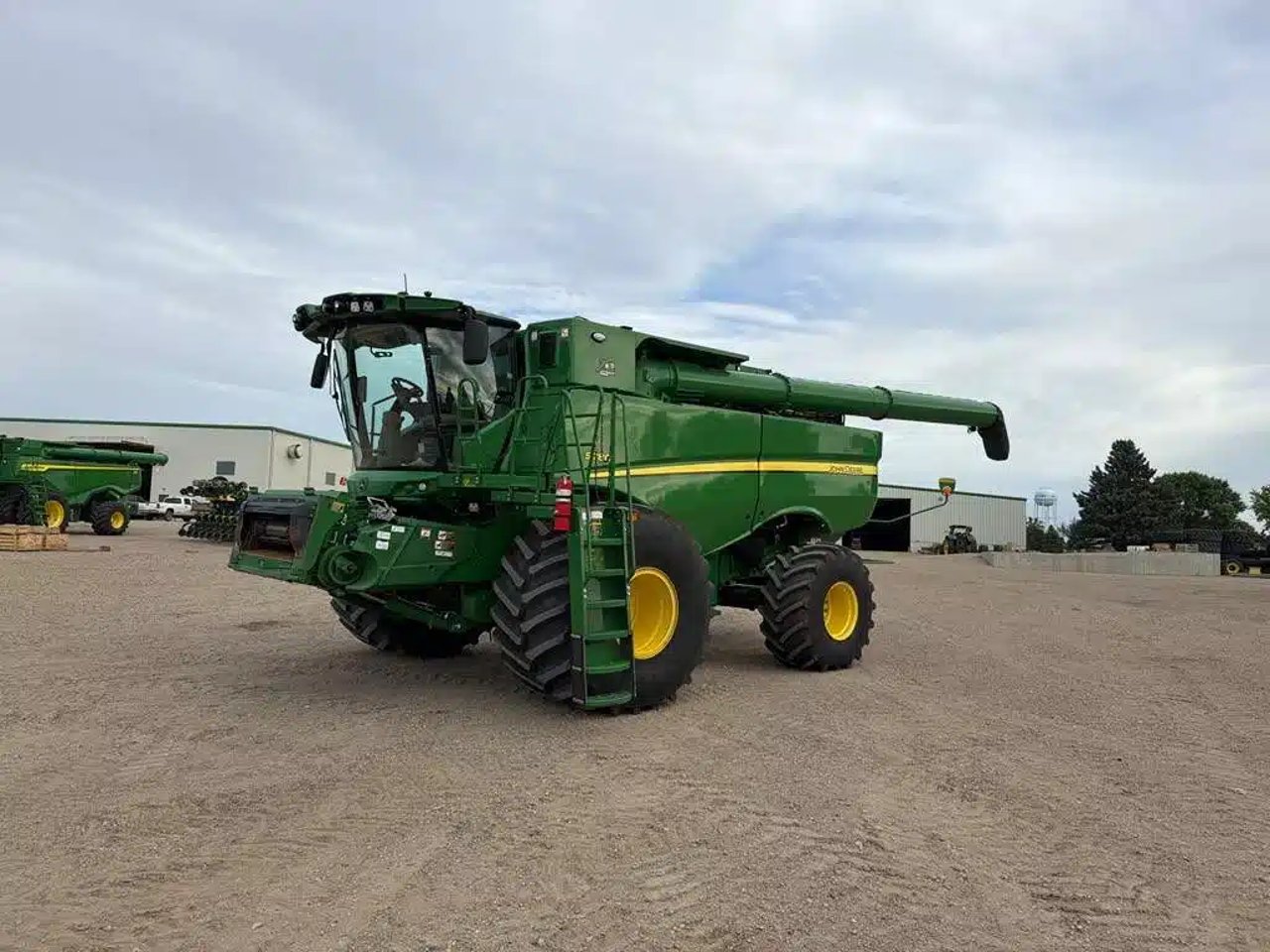 2022 John Deere S780 Batteuse
