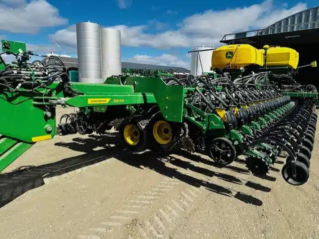 2025 John Deere DB66 Planteur