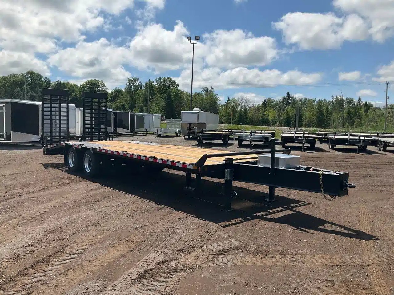 2027 Canada Trailers 8.5X28 15 TON DECKOVER Remorque - Plateforme