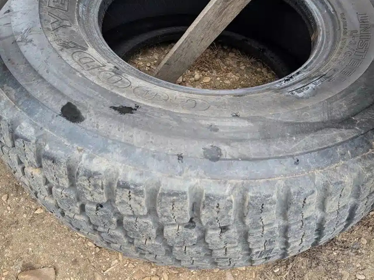 2010 Goodyear 17.5R25 Pneus