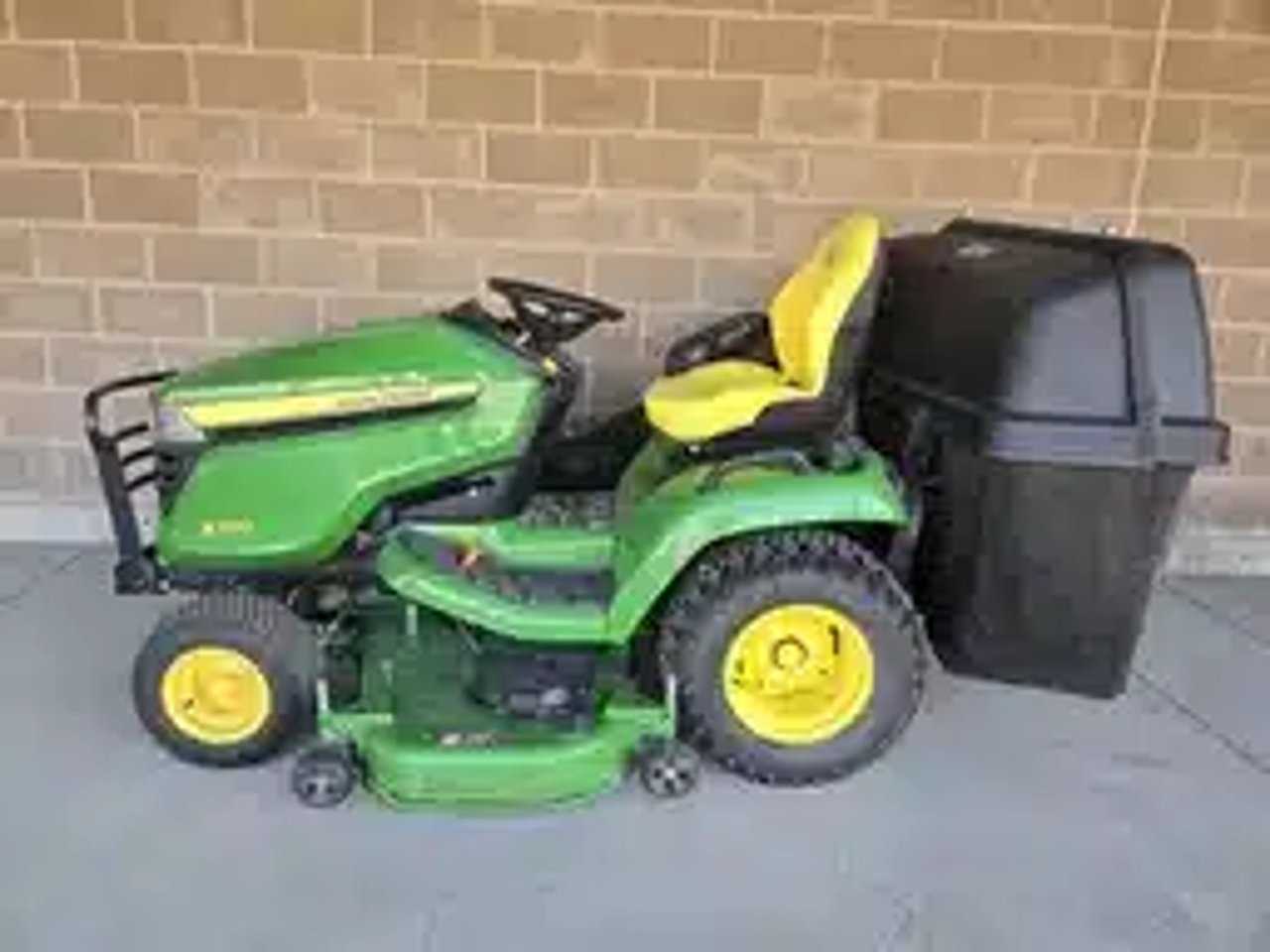 2024 John Deere X590 Tracteur à pelouse
