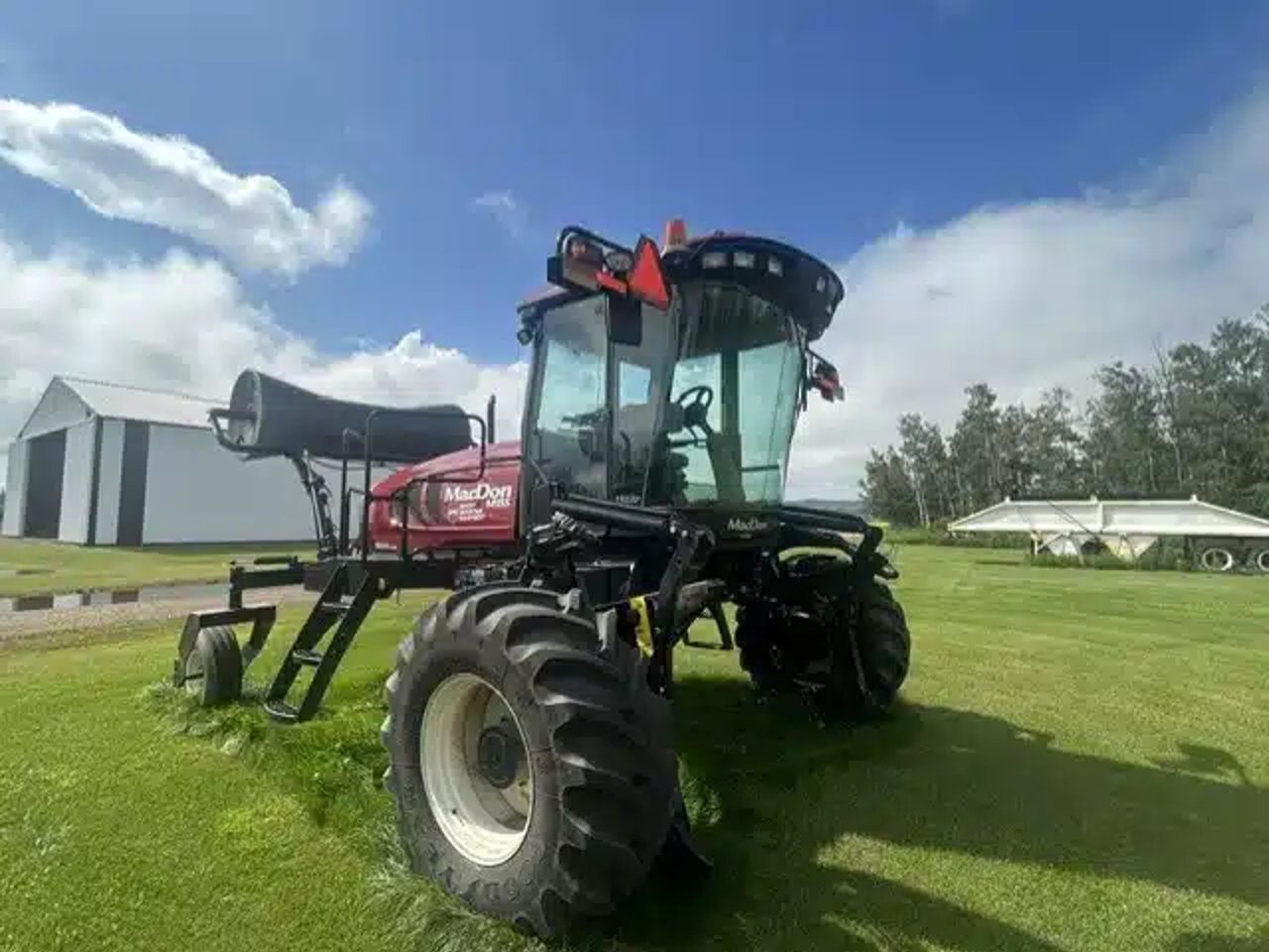 2014 MacDon M155 Andaineur