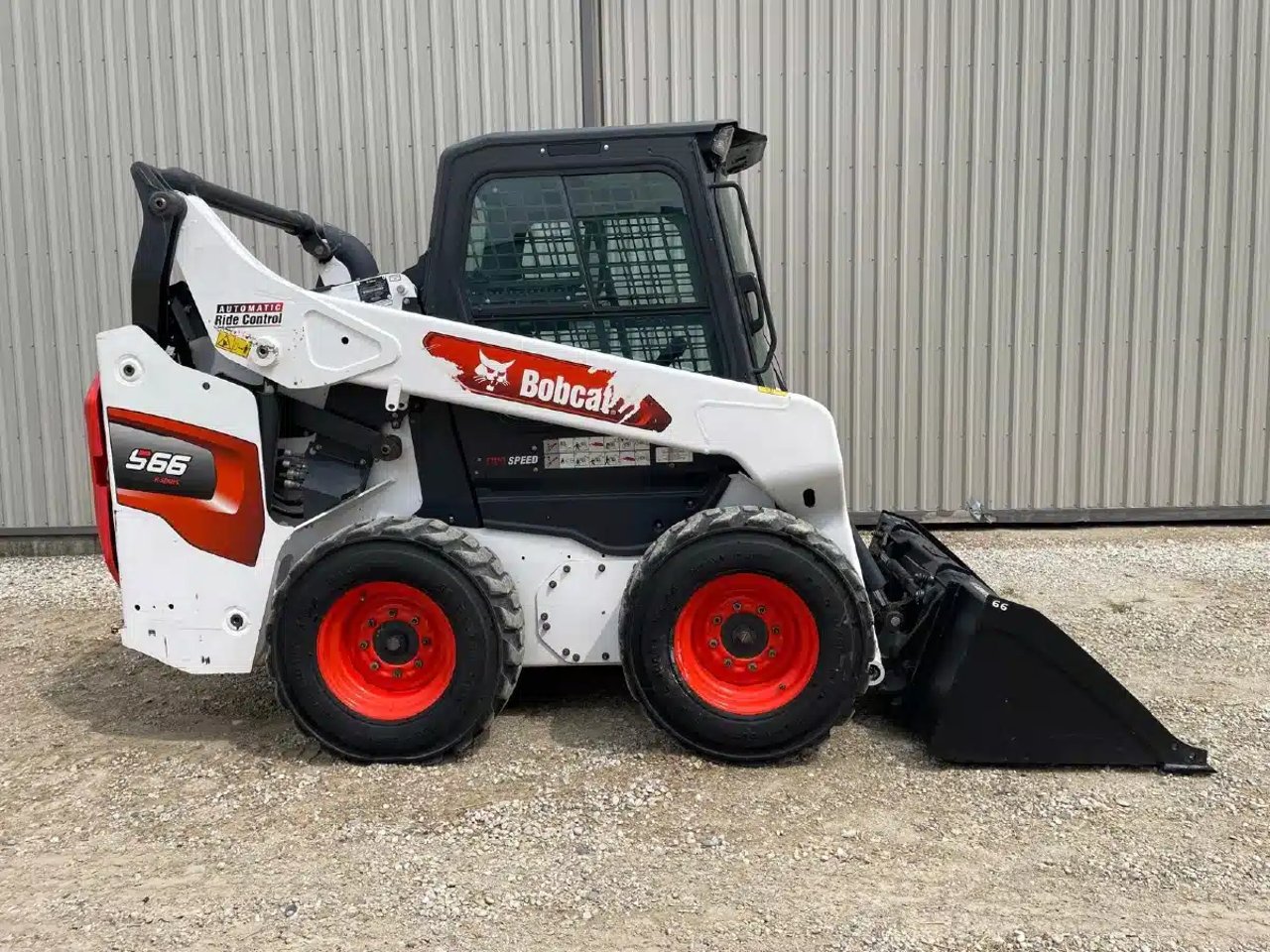 2022 Bobcat S66 chargeuse à direction à glissement