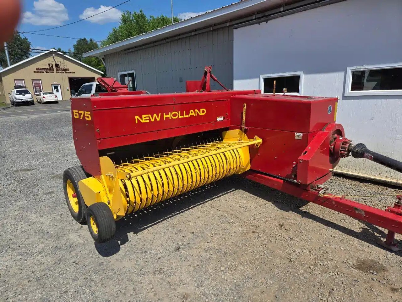 New Holland 575 presse à balle carrée - petite