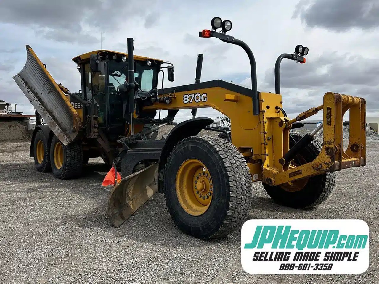 2013 John Deere 870G Niveleuse (Gratte panier)