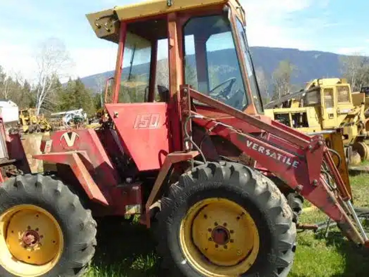 Versatile No Model Tracteur