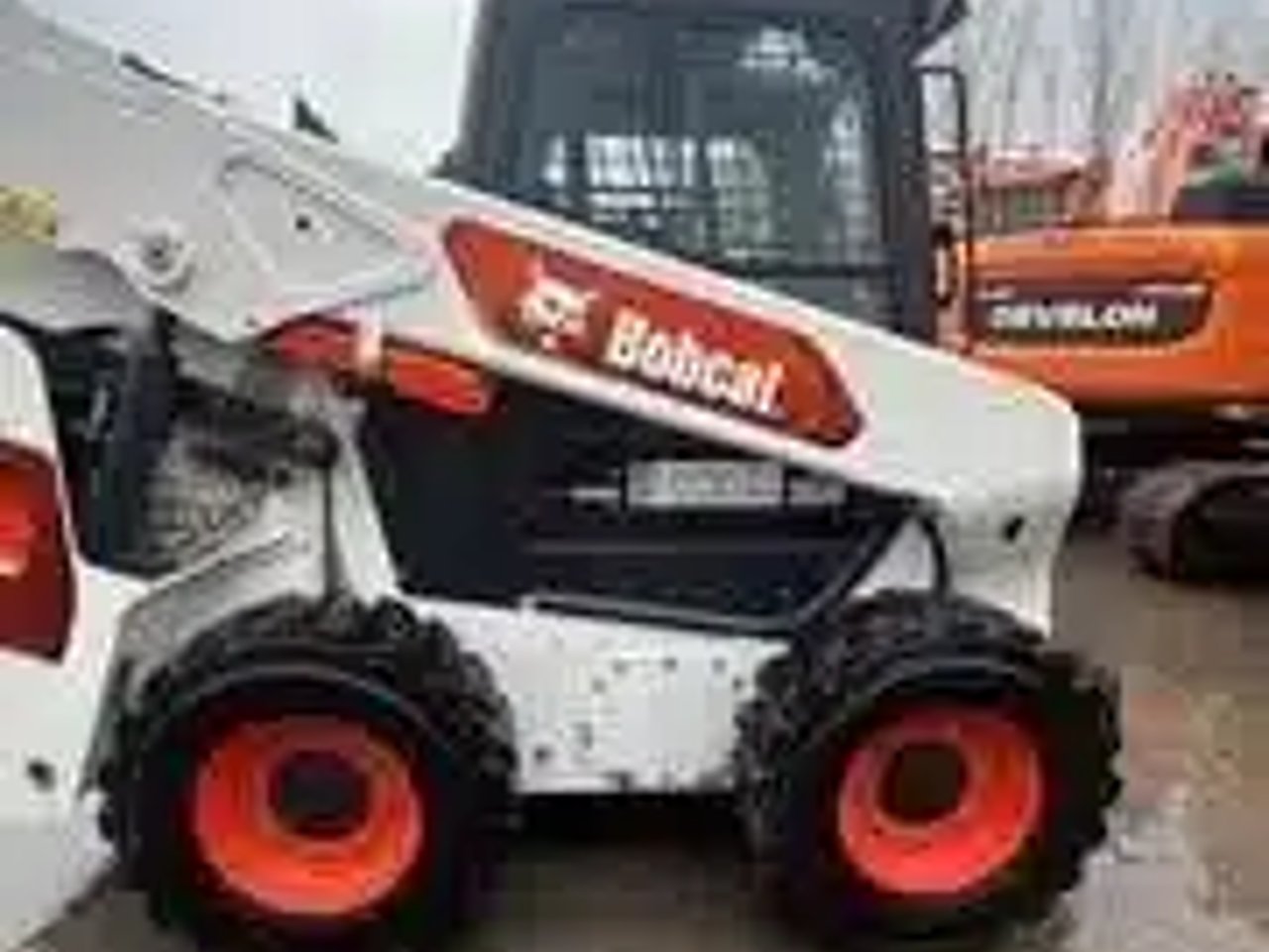 2025 Bobcat S86 chargeuse à direction à glissement