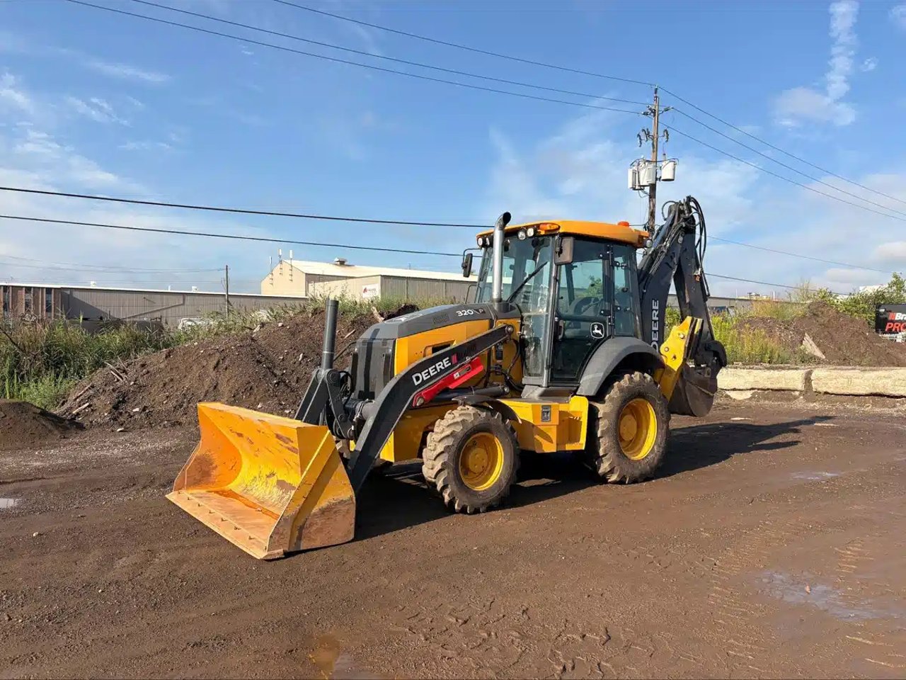 2023 John Deere 320P Rétrocaveuse