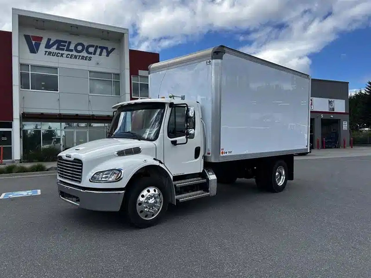 2023 Freightliner M2106 Camion dix roues