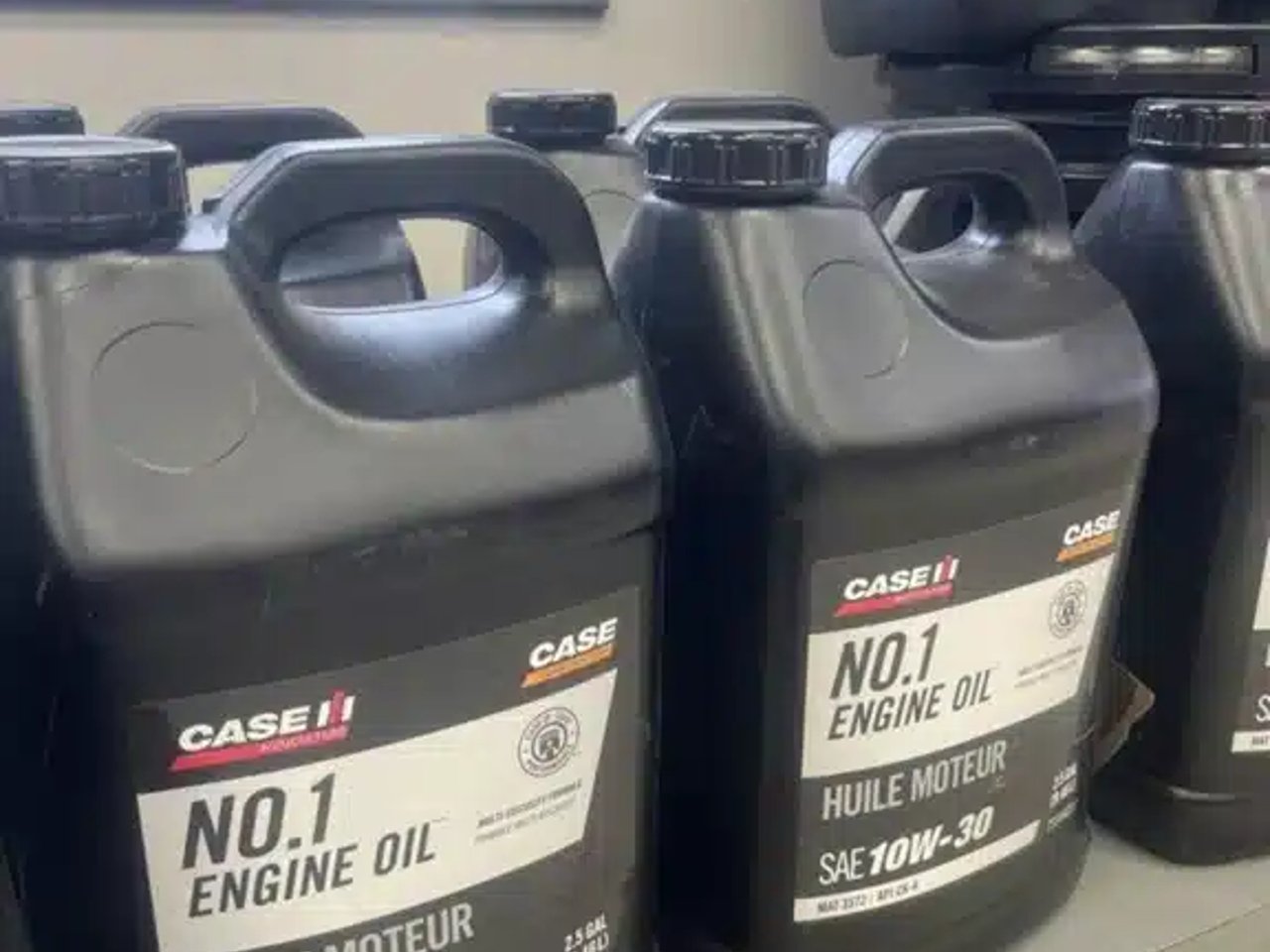 2025 Case IH No. 1 Engine Oil SAE 10W-40 - 2.5Gal Convoyeur