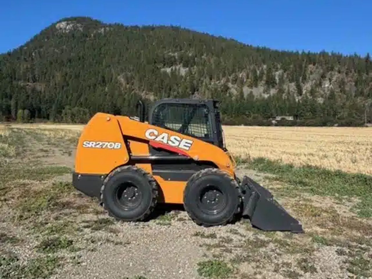 2025 Case SR270B chargeuse à direction à glissement