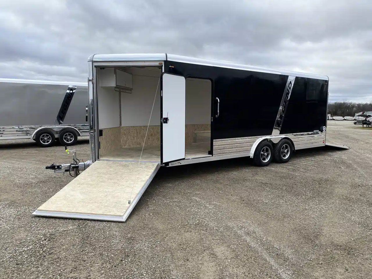2026 Legend ALUMINUM DELUXE V-NOSE SNOWMOBILE TRAILER Remorque - Motoneige