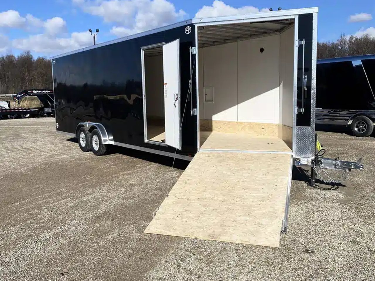 2026 ALUMINUM ENCLOSED SNOWMOBILE TRAILER Remorque - Motoneige